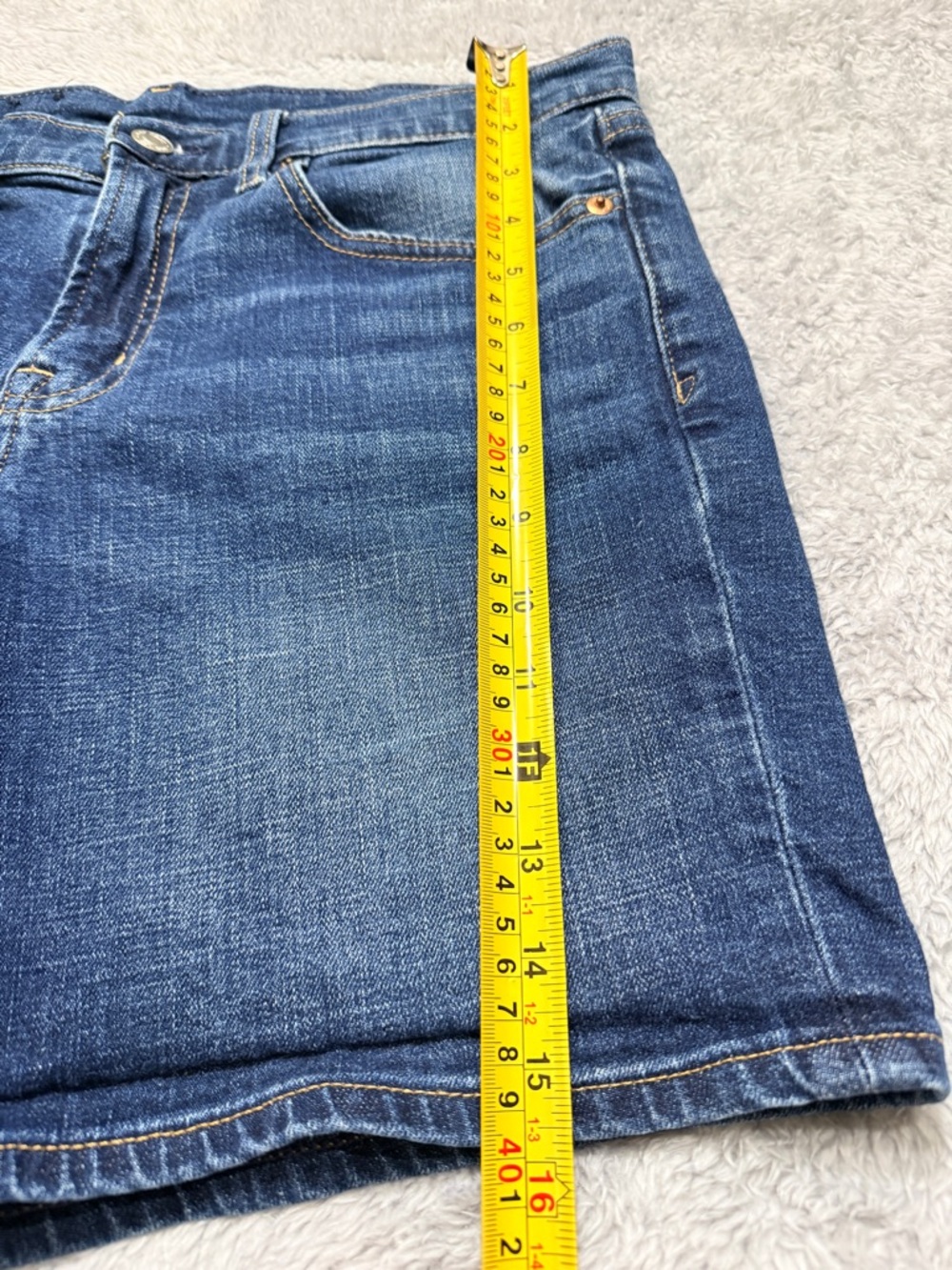 Gap Women's Mid-Rise 5" Denim Dark Wash Blue Shorts Size 6/28 - Picture 13 of 16